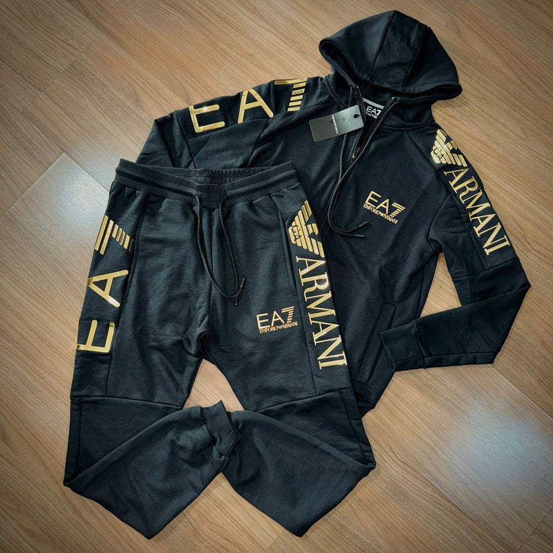 Conjunto EA7 Empório Armani Estampa Dourada - EA7 Pequeno - Moletom