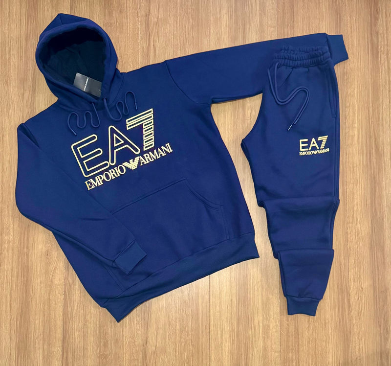 Conjunto EA7 Empório Armani Estampa Dourada - Moletom
