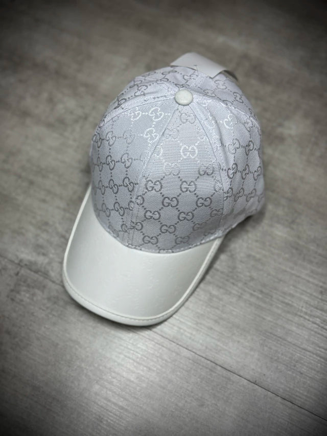 Boné Gucci Monogramado | Aba de couro - Branco