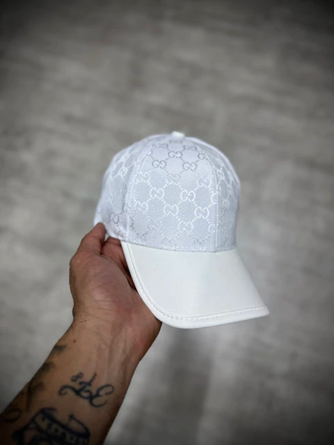 Boné Gucci Monogramado | Aba de couro - Branco