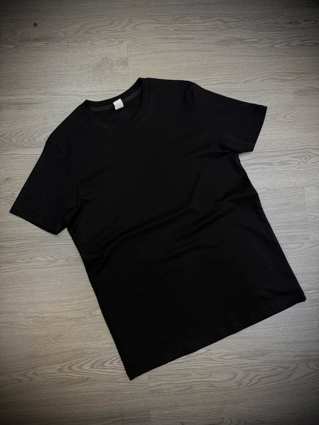 Camiseta Modelo ZARA - Preta