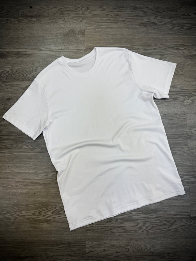 Camiseta Modelo ZARA - Branca