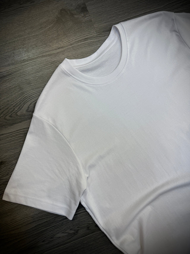 Camiseta Modelo ZARA - Branca