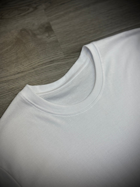 Camiseta Modelo ZARA - Branca