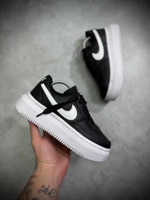 Tênis Nike Court Vision | Sola Alta - Preto/Branco