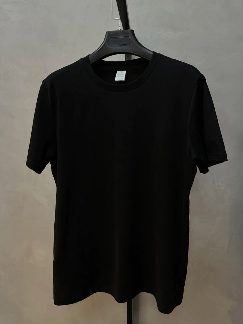 Camiseta Modelo ZARA - Preta
