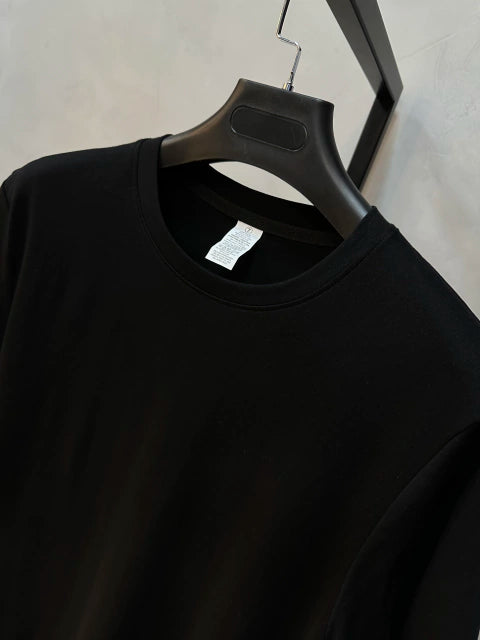 Camiseta Modelo ZARA - Preta
