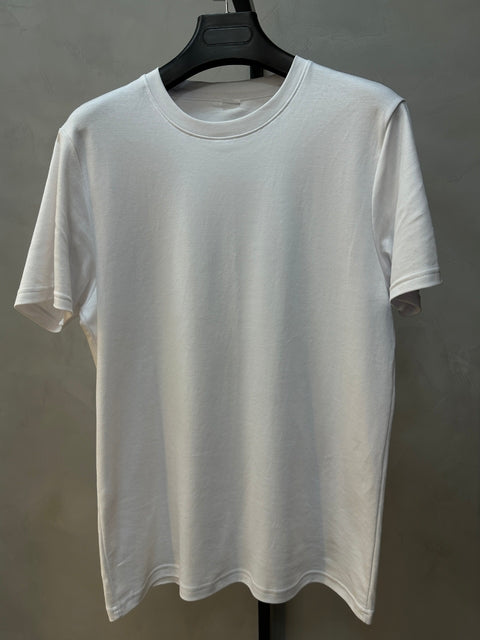 Camiseta Modelo ZARA - Branca