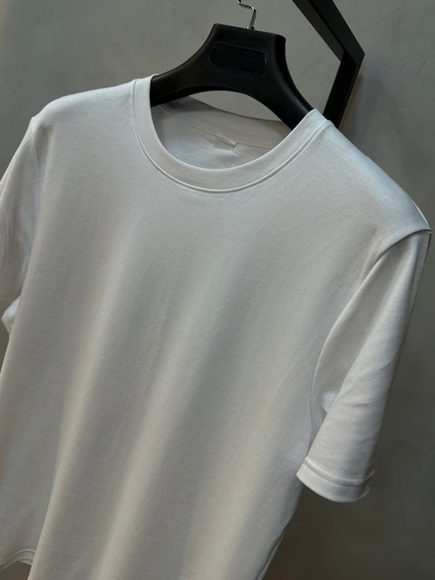 Camiseta Modelo ZARA - Branca